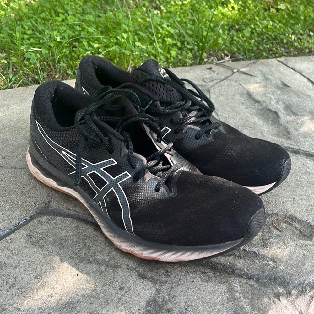 Men Size 12 Asics gel nimbus